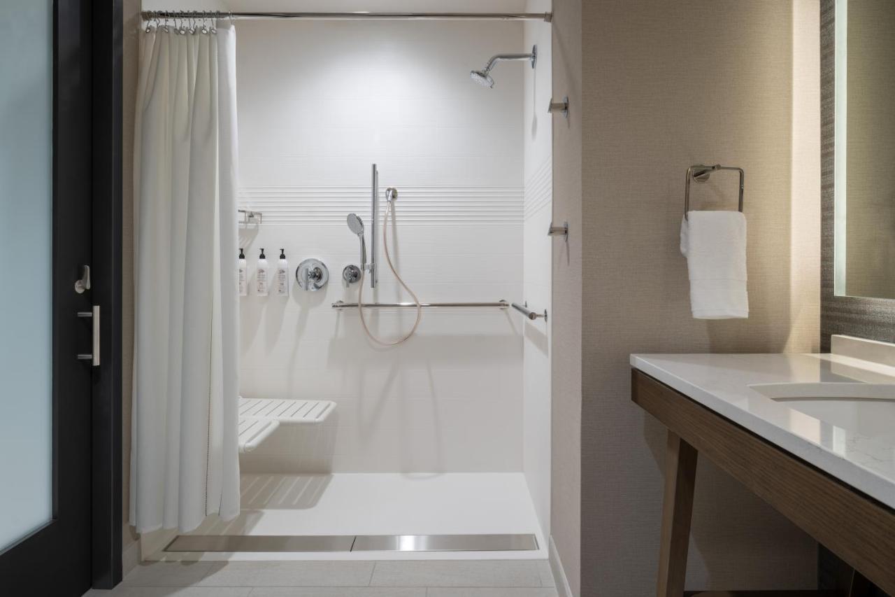 Delta Hotels By Marriott Wichita Falls Convention Center 외부 사진