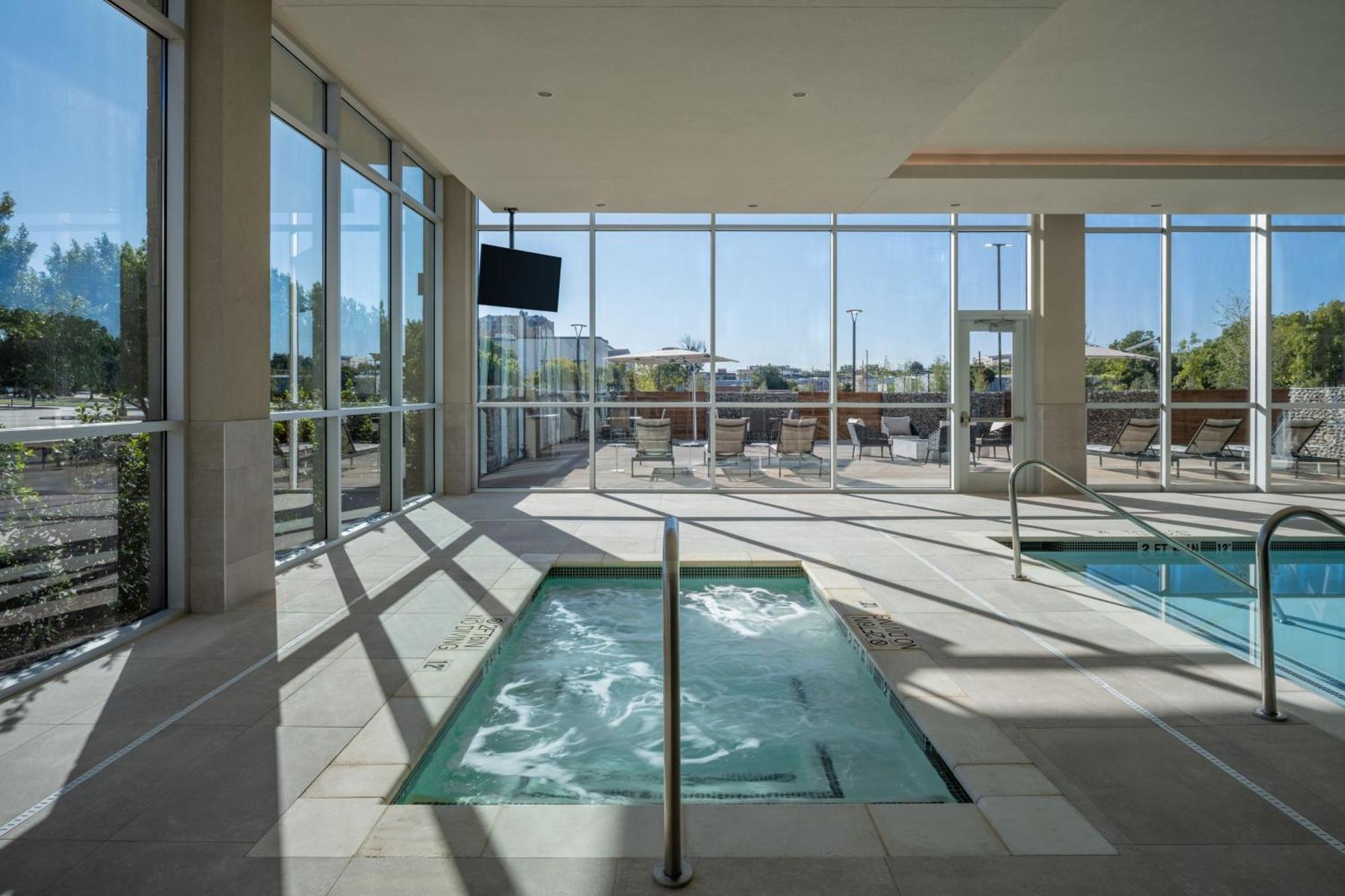 Delta Hotels By Marriott Wichita Falls Convention Center 외부 사진