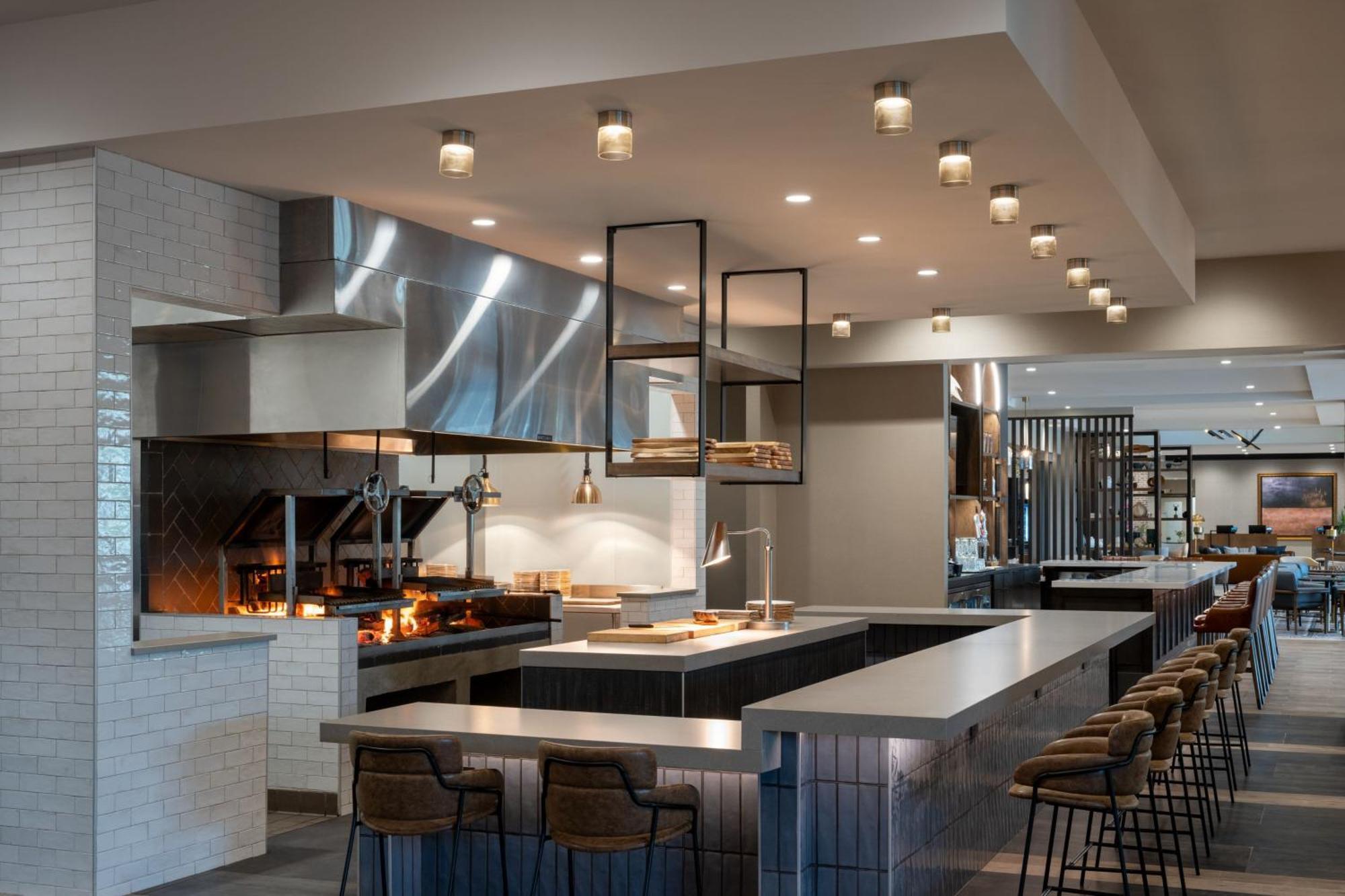 Delta Hotels By Marriott Wichita Falls Convention Center 외부 사진