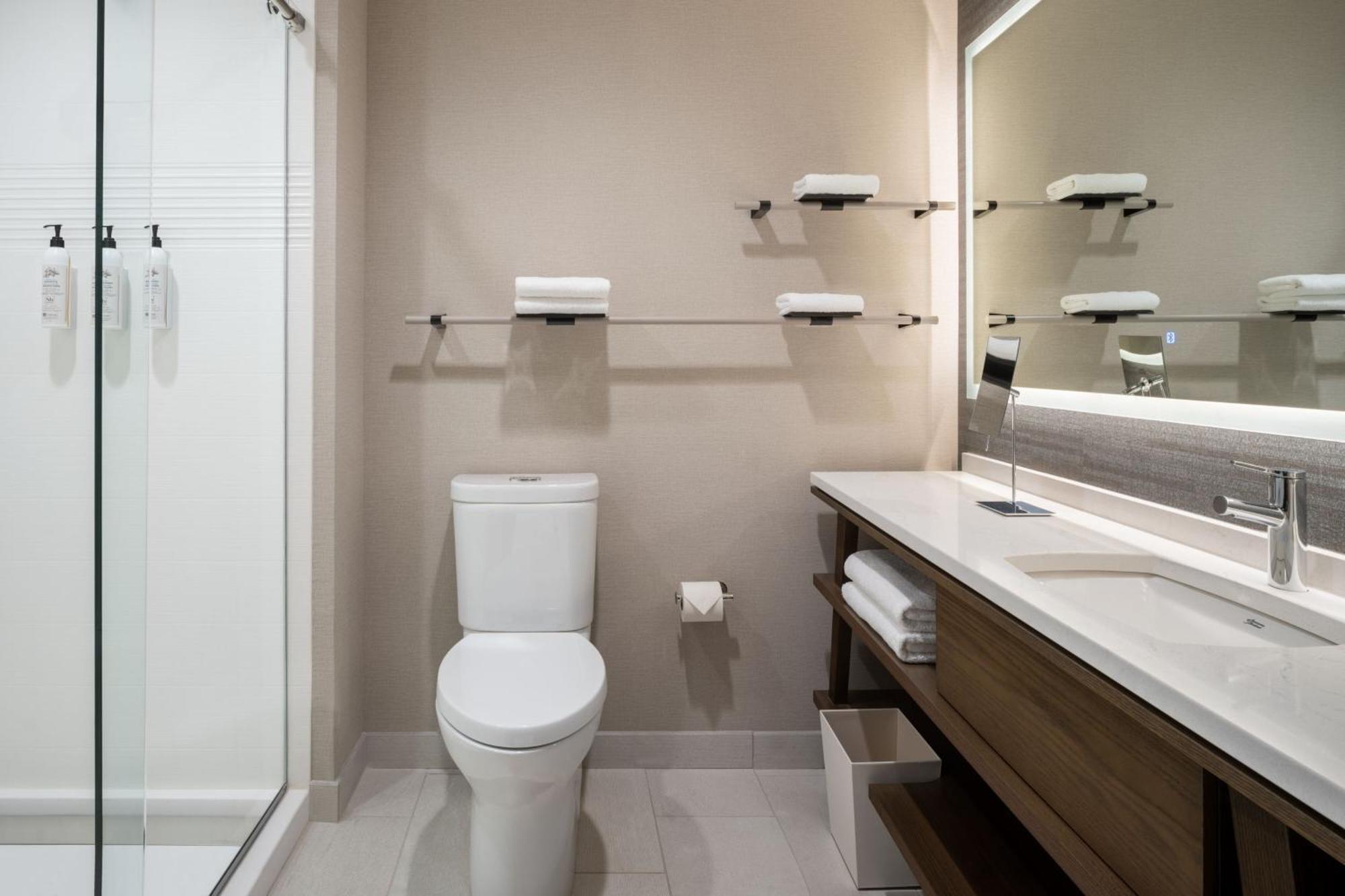 Delta Hotels By Marriott Wichita Falls Convention Center 외부 사진