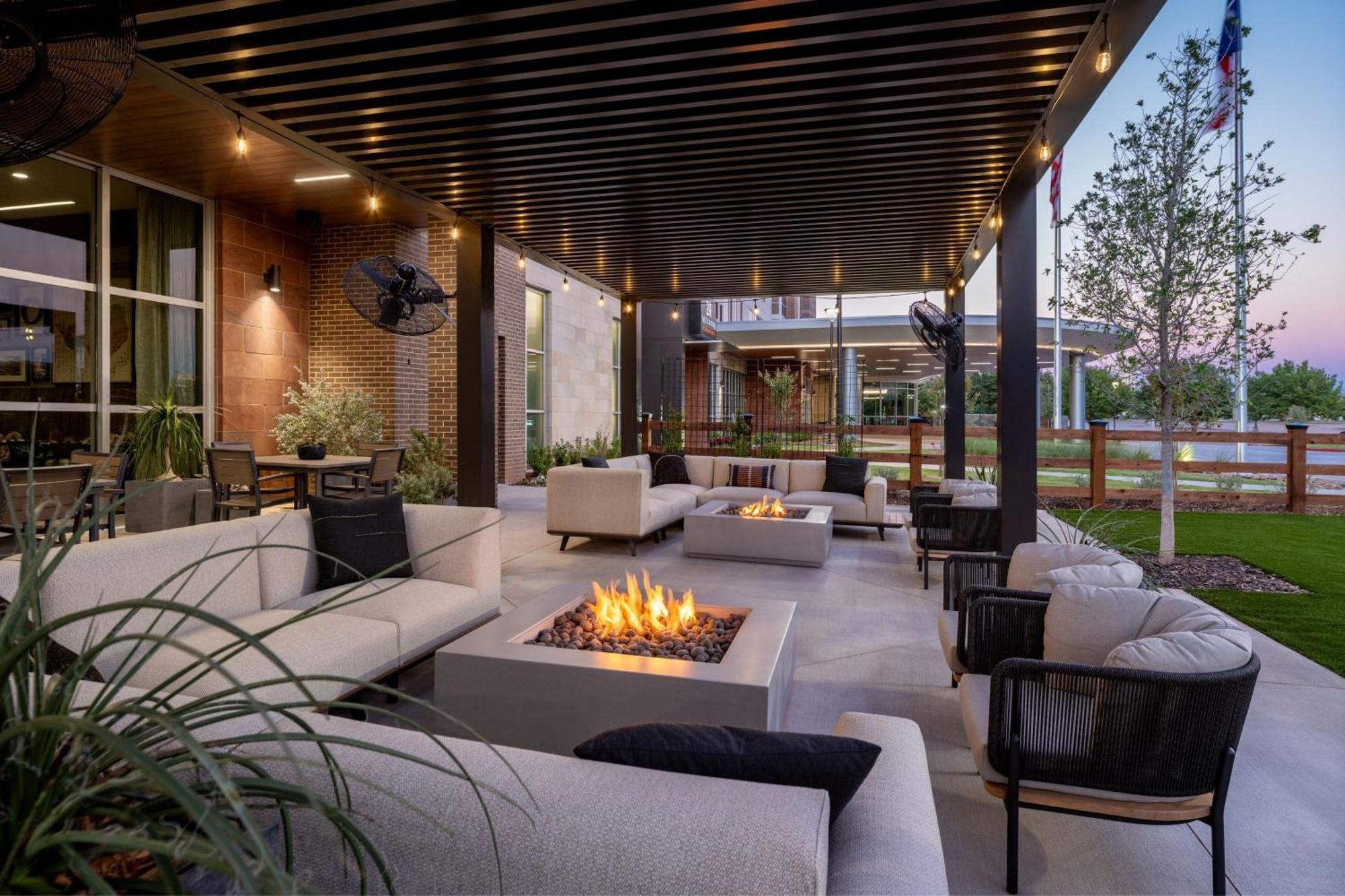Delta Hotels By Marriott Wichita Falls Convention Center 외부 사진