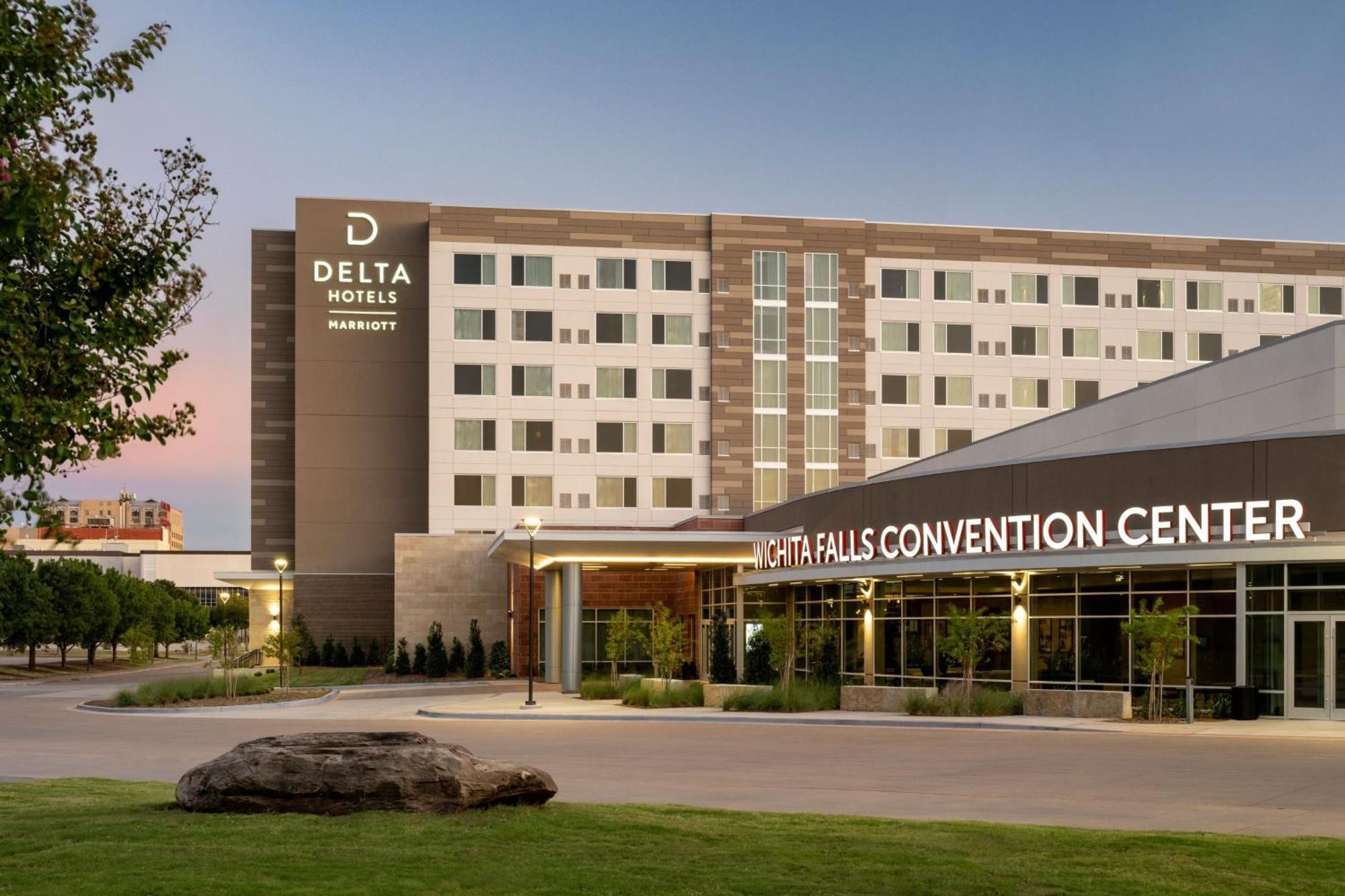 Delta Hotels By Marriott Wichita Falls Convention Center 외부 사진