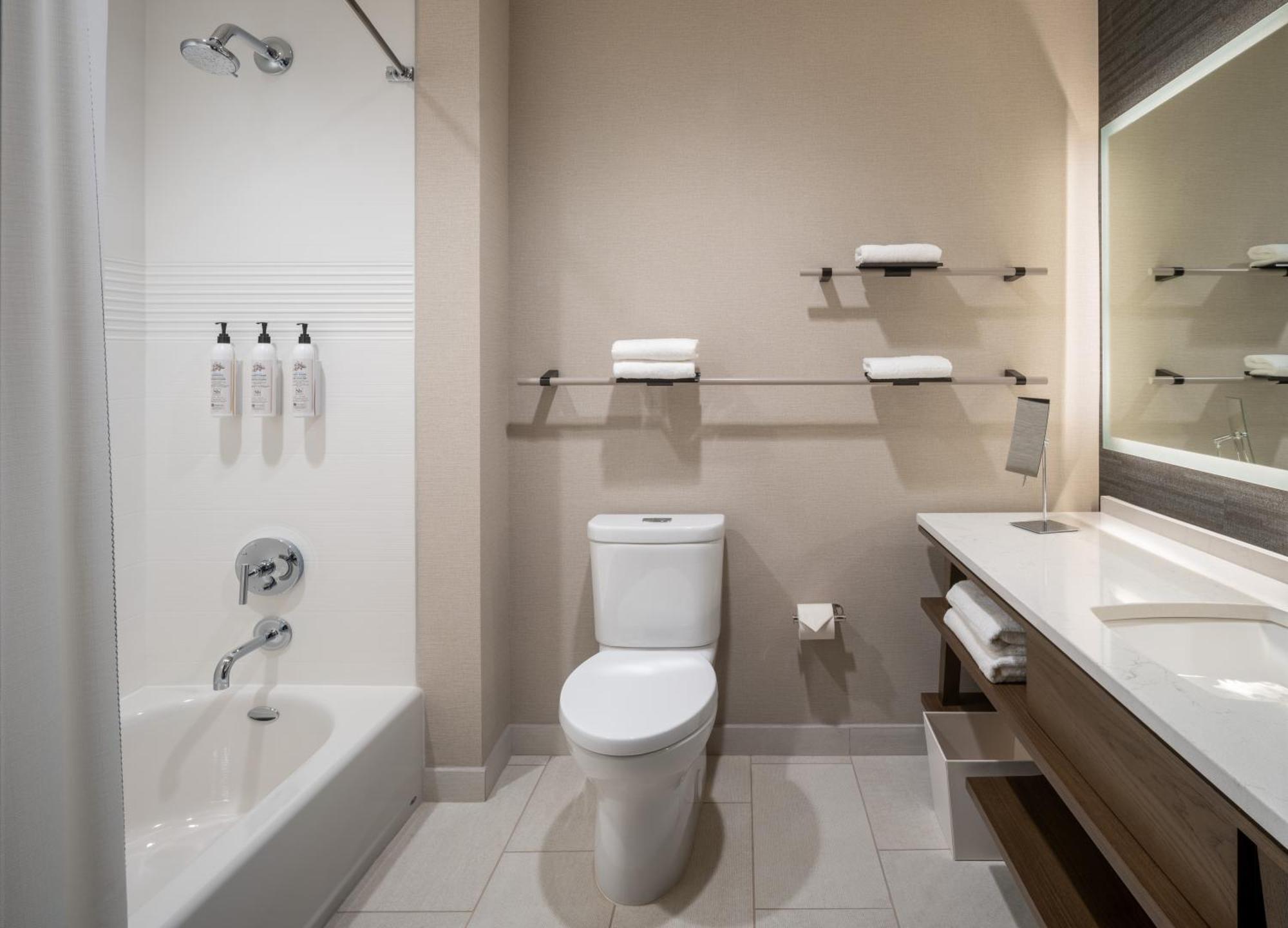 Delta Hotels By Marriott Wichita Falls Convention Center 외부 사진